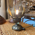 Lampe en bronze à système fleur de lotus montée sur tortue