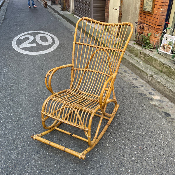 Fauteuil à bascule en rotin années 60