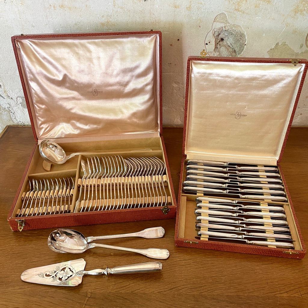 Ménagère en métal argenté Félix Frères dans son coffret Ménagère en métal argenté Félix Frères dans son coffret