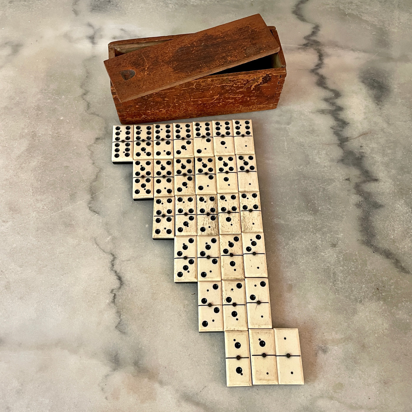 Jeu de dominos complet ancien