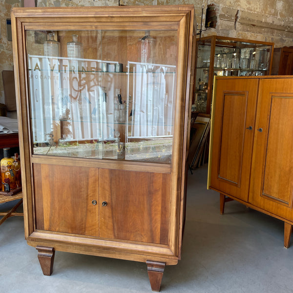 Vitrine Art Déco en noyer et verre