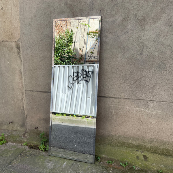 Miroir sur pied cadre chromé