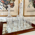 Service de verres à eau + 2 carafes en cristal à décor guilloché