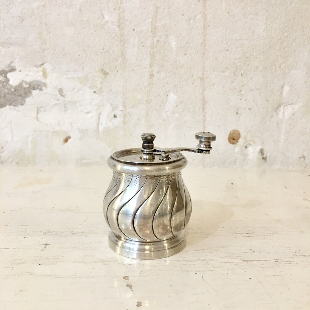 Moulin à poivre en métal argenté intérieur bois