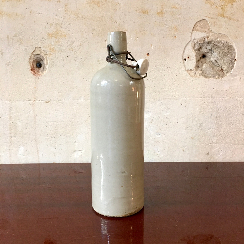 Bouteille en grès grège