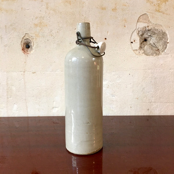 Bouteille en grès grège