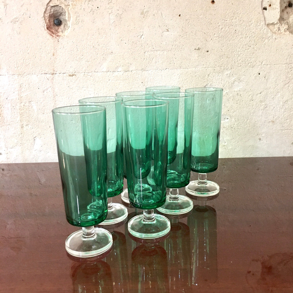 Ensemble de 7 flûtes à champagne vertes