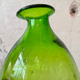 Vase en verre soufflé vert