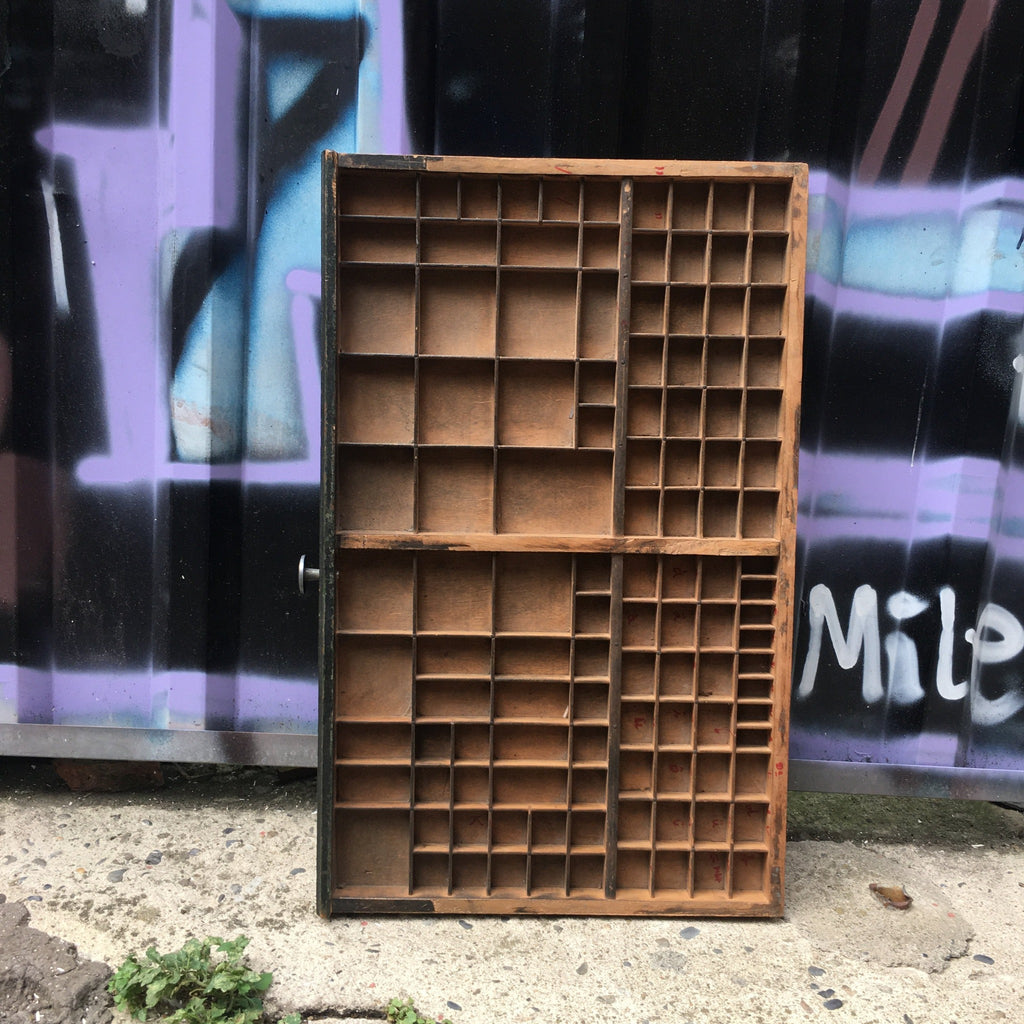 Grand casier d'imprimeur en bois