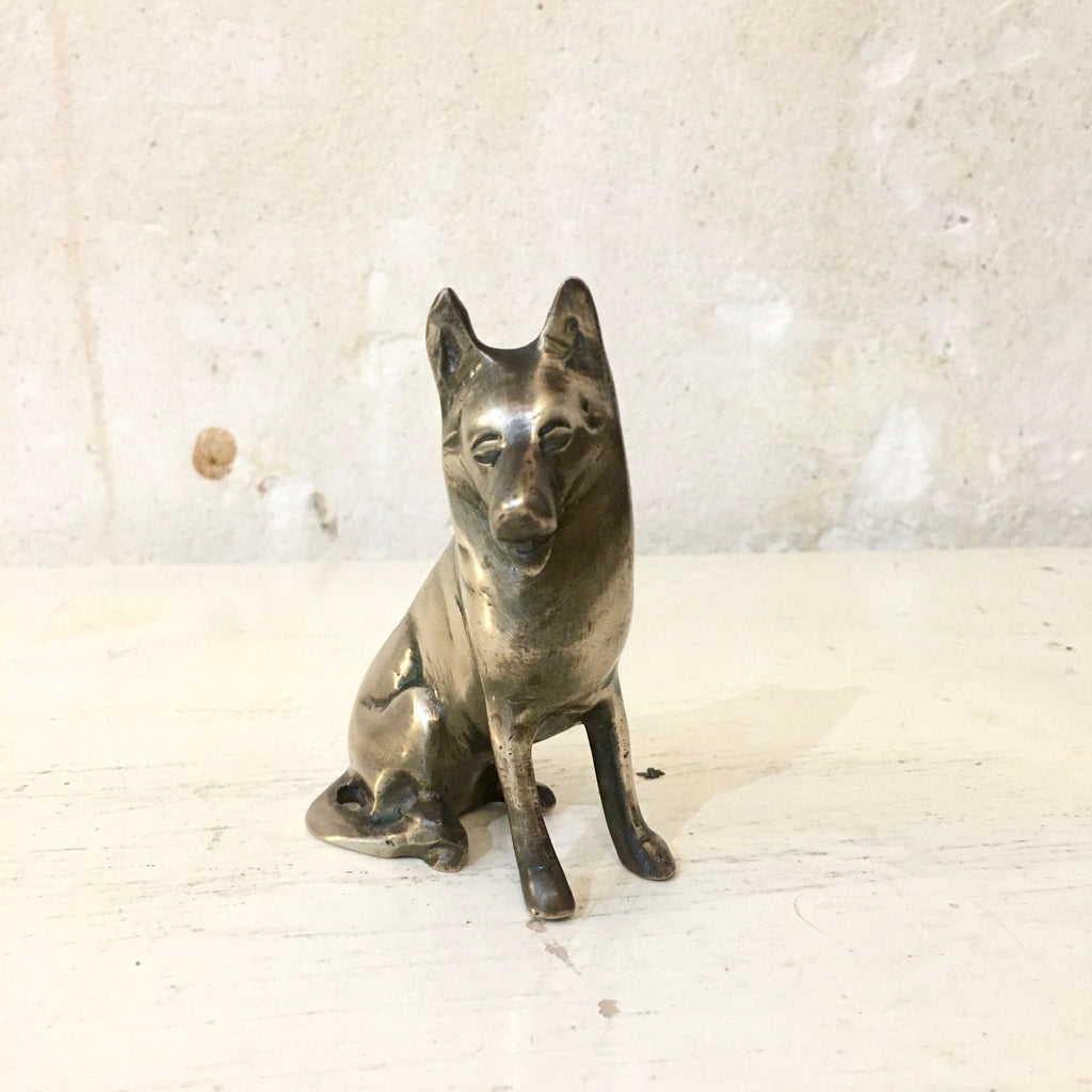 Figurine de chien en laiton