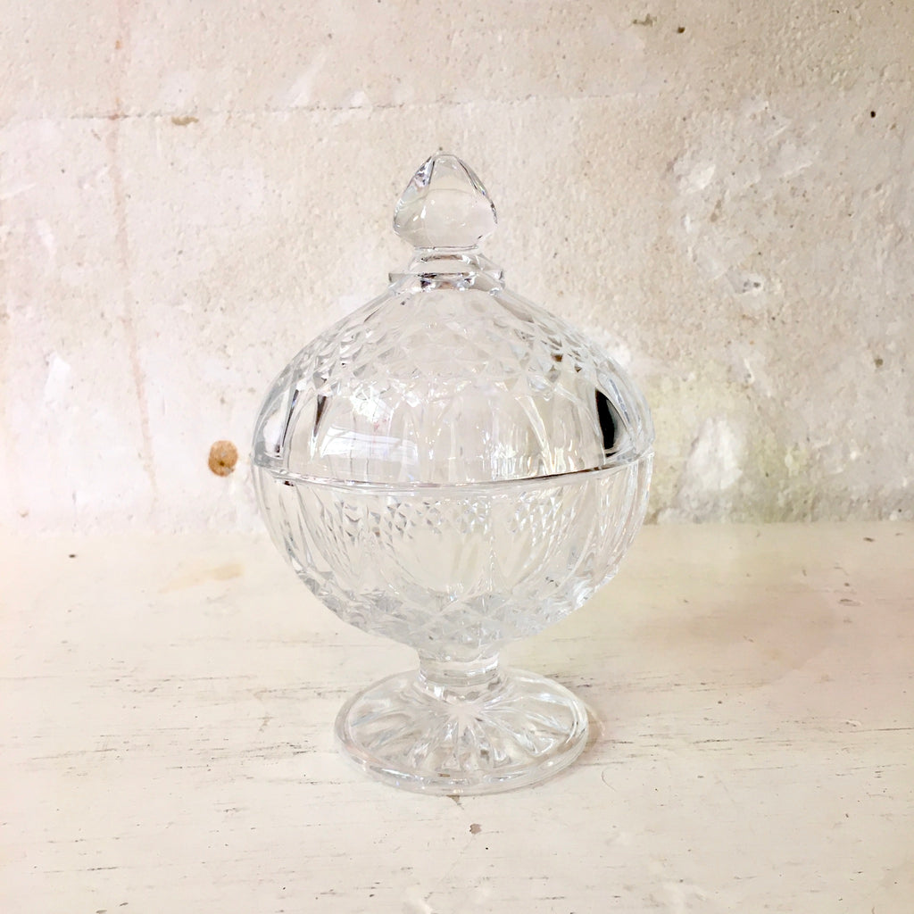 Sucrier / bonbonnière sur pied en cristal d'Arques