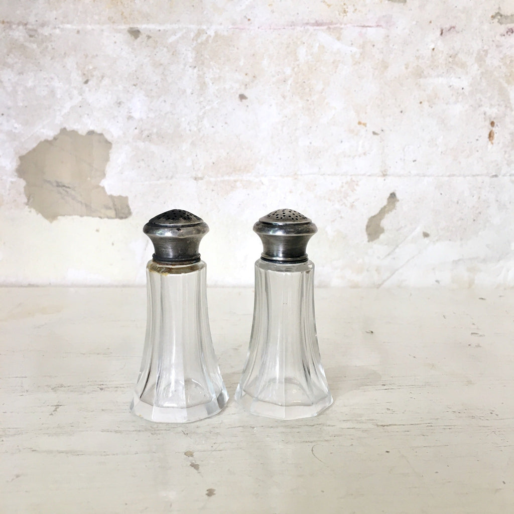 Salière et poivrière en cristal et argent massif circa 1900