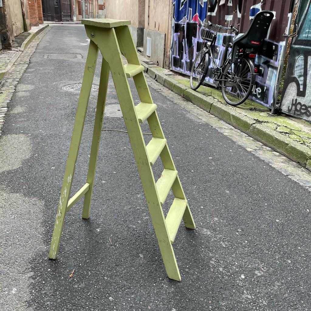 Escabeau de peintre en bois peint