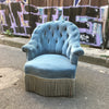 Fauteuil crapaud velours bleu capitonné