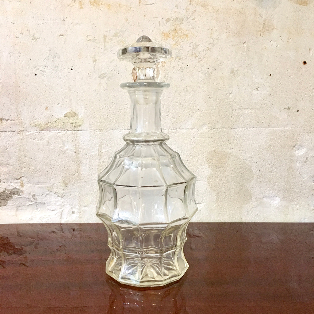 Carafe en verre facettée