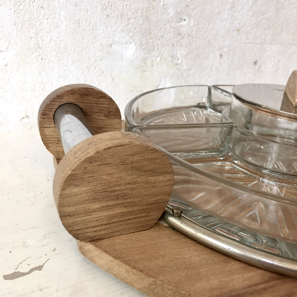 Plateau de service pour apéritif en bois avec ramequins en verre