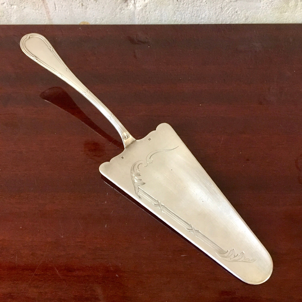 Pelle à tarte métal argenté gravé