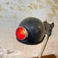 Ancienne lampe à poser industrielle oeil rouge