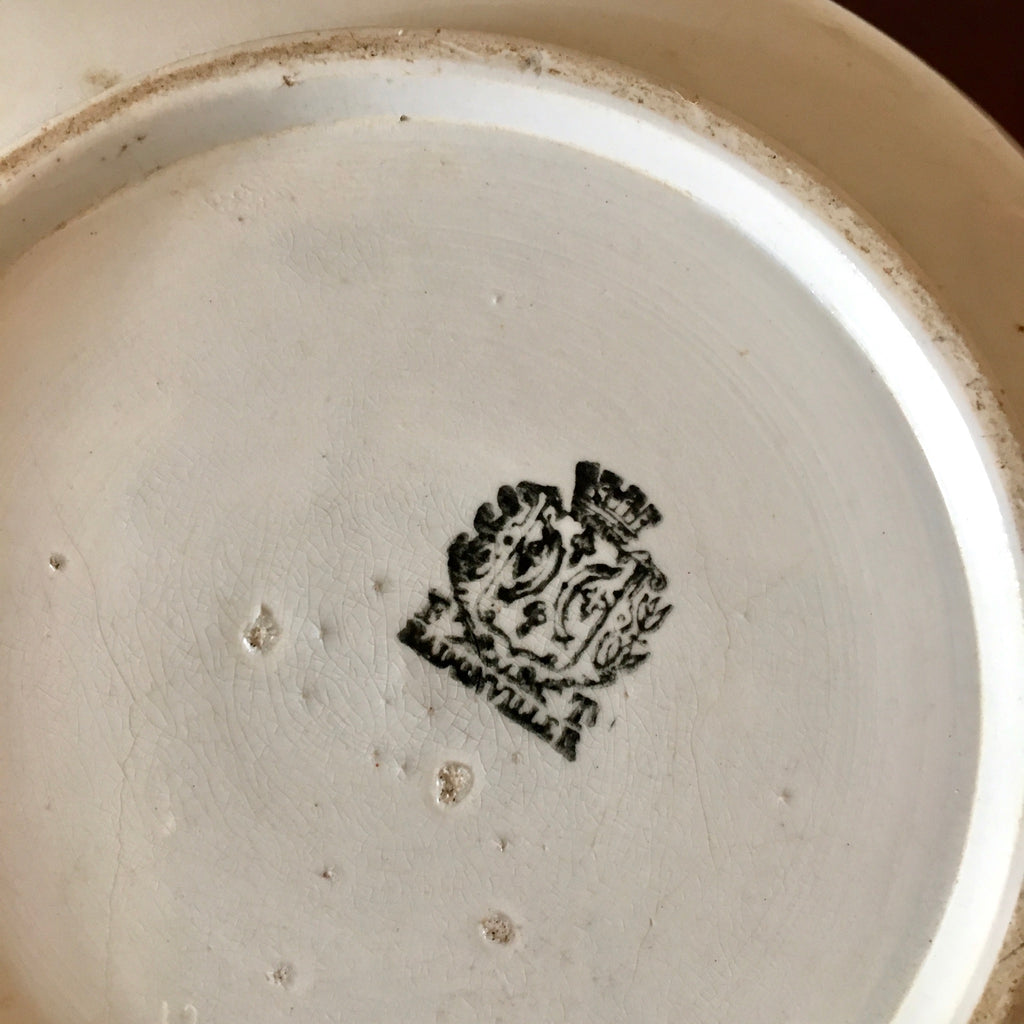 Broc à eau blanc en faïence Badonviller