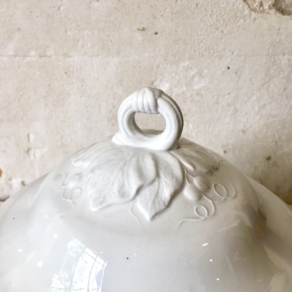 Soupière blanche fin XIXème siècle en porcelaine de Gien