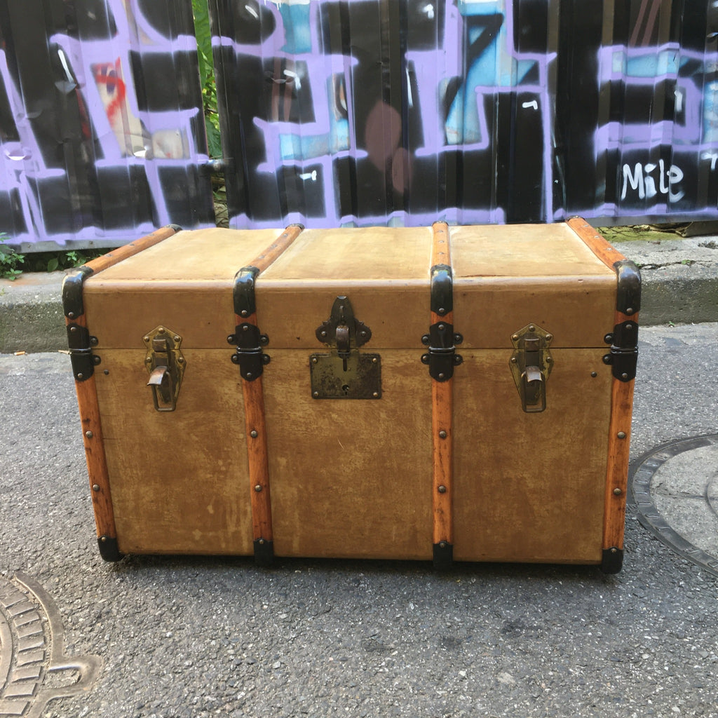 Grande malle de voyage ancienne