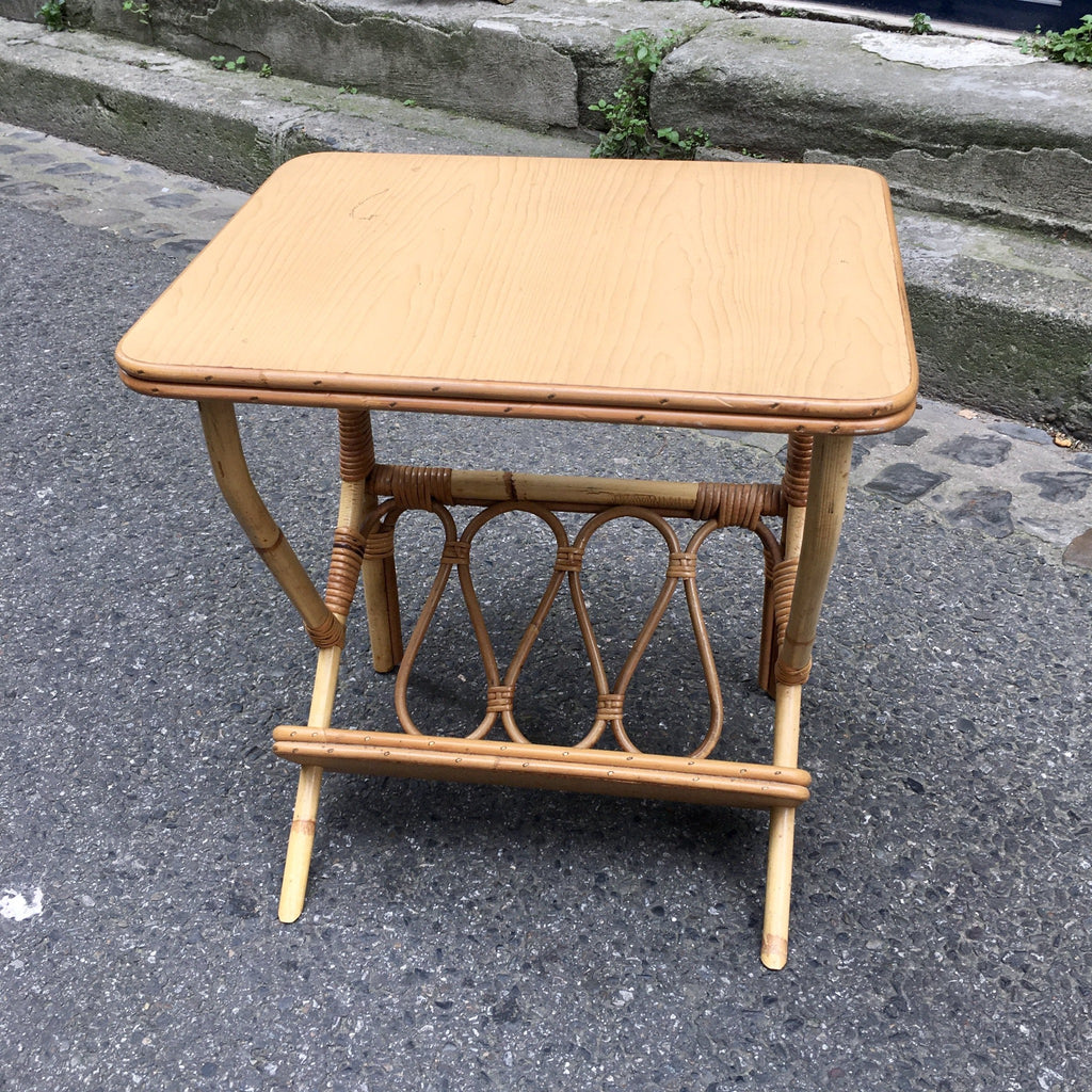 Table de chevet / porte-revue en rotin