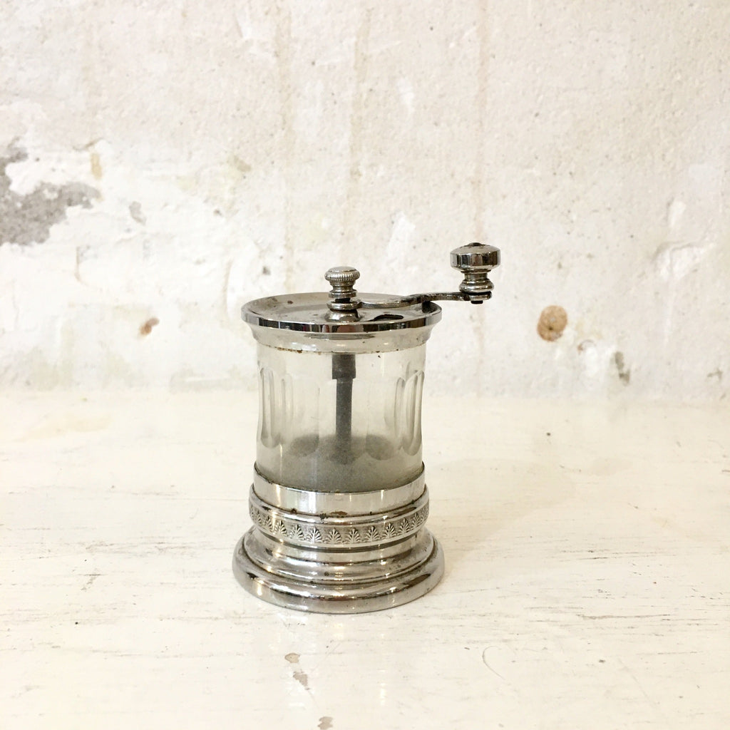 Moulin à poivre en métal argenté et cristal