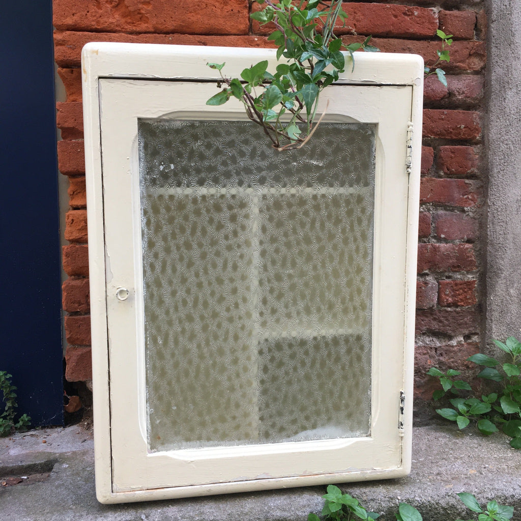Armoire à pharmacie années 40