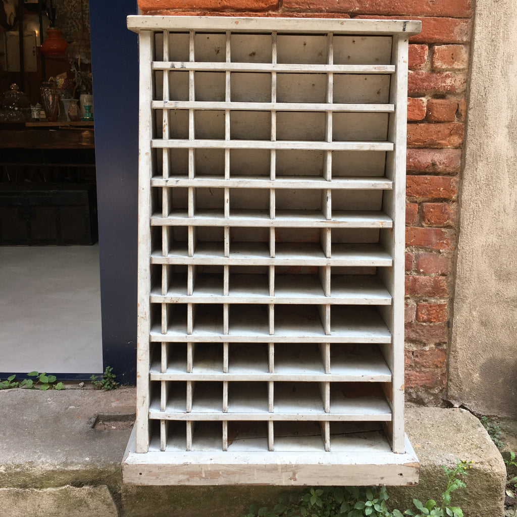 Petit meuble d'imprimerie à casiers