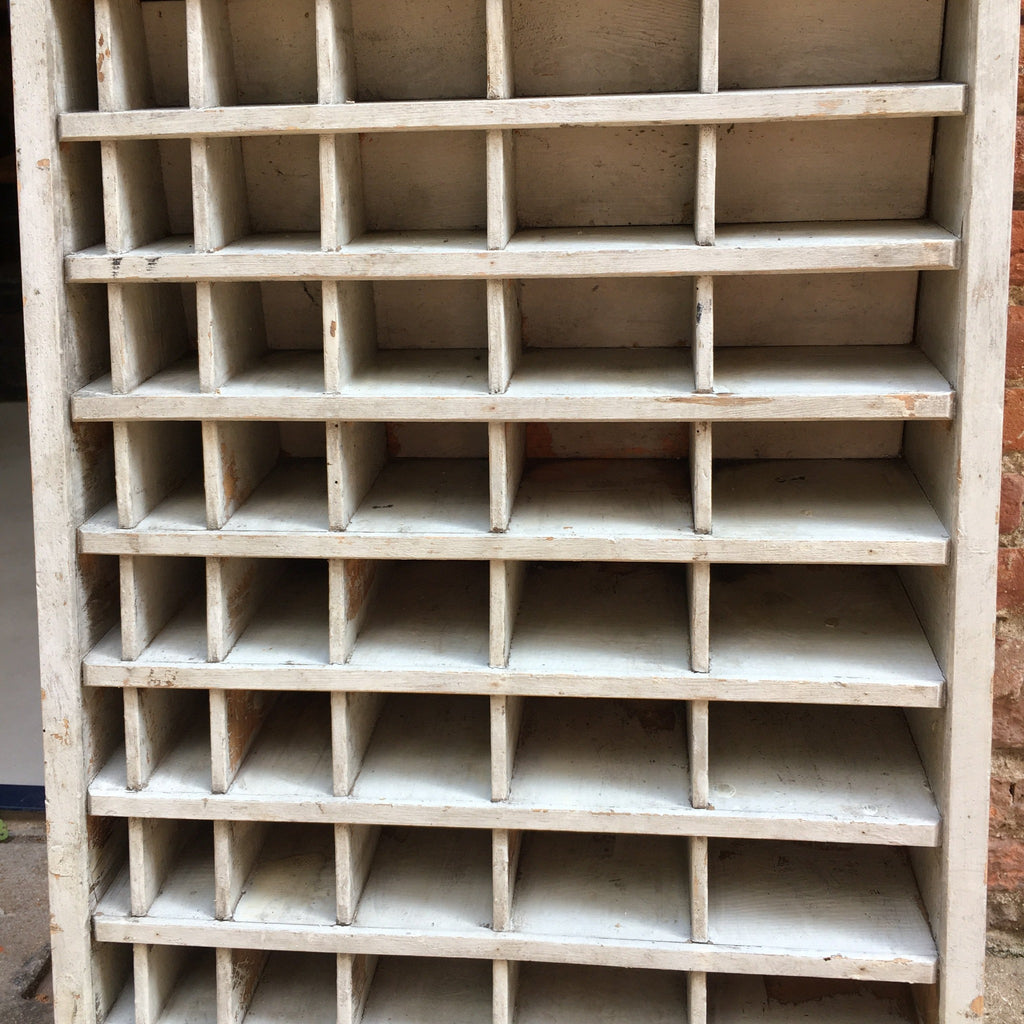 Petit meuble d'imprimerie à casiers