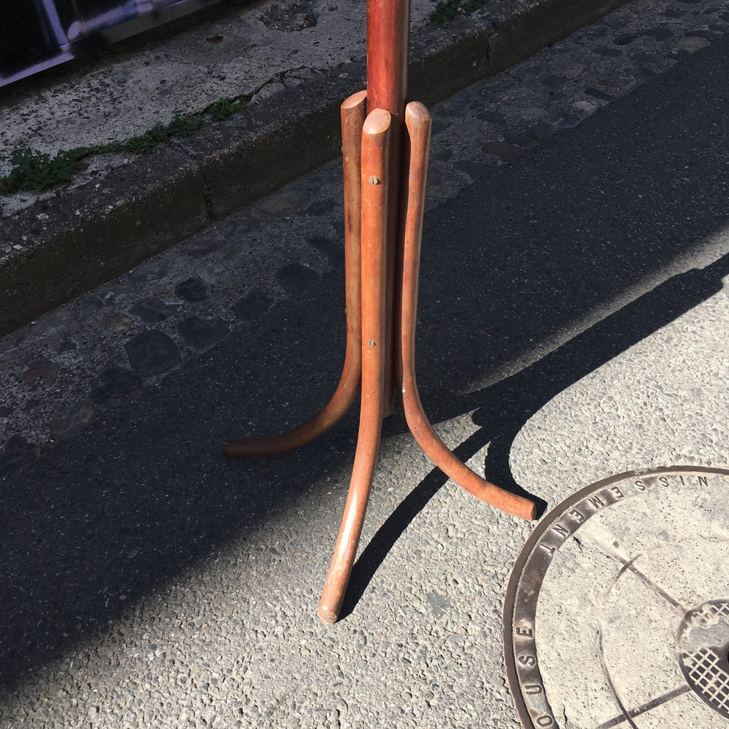 Porte-manteau en bois courbé