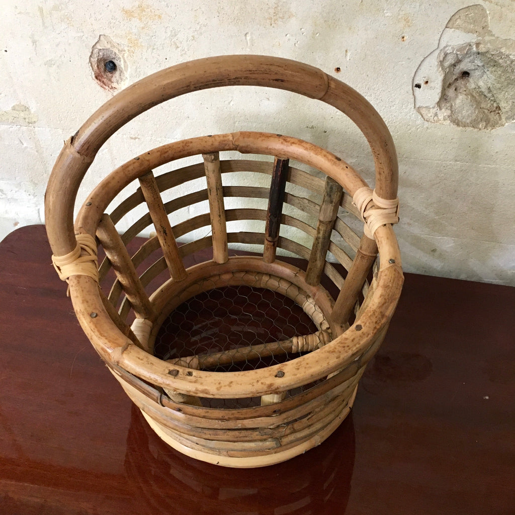 Panier rond en rotin fond grillagé