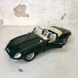 Voiture miniature 1/18ème Jaguar verte E 1961
