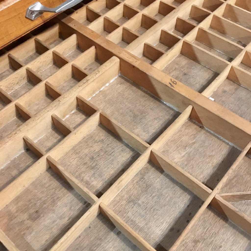 Meuble d'imprimeur 18 tiroirs