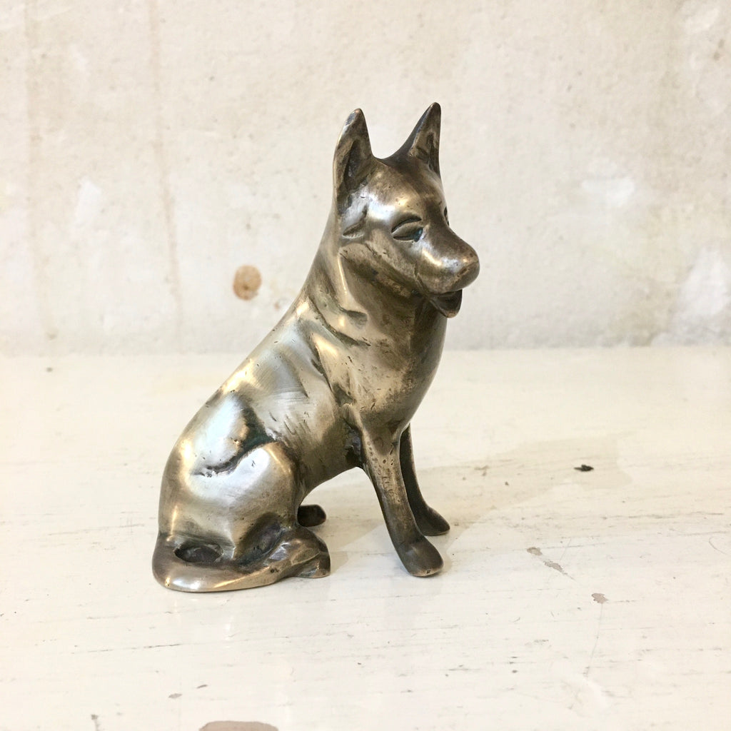 Figurine de chien en laiton