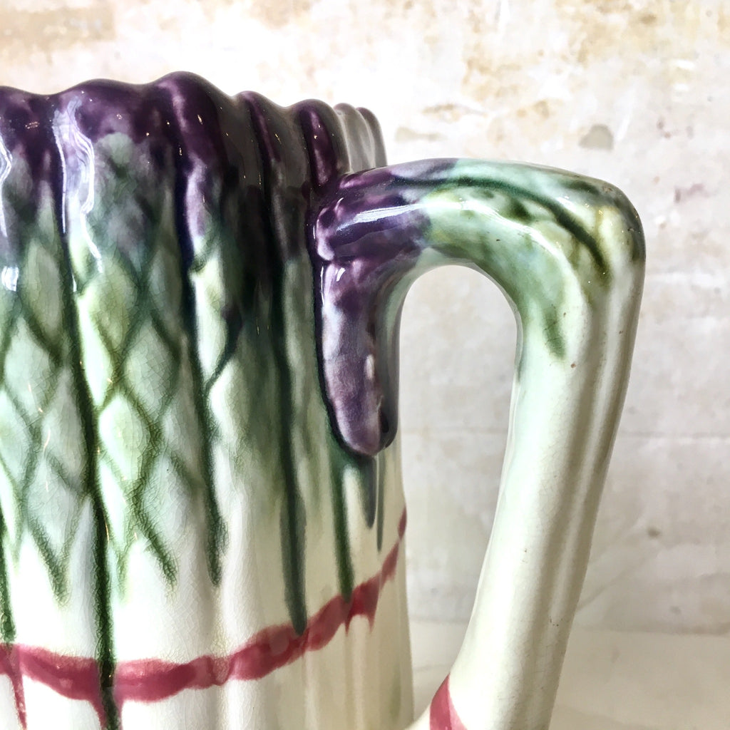 Pichet en barbotine de la faïencerie d'Onnaing 'Asperges'