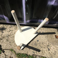 Tabouret de traite tripode en bois peint blanc