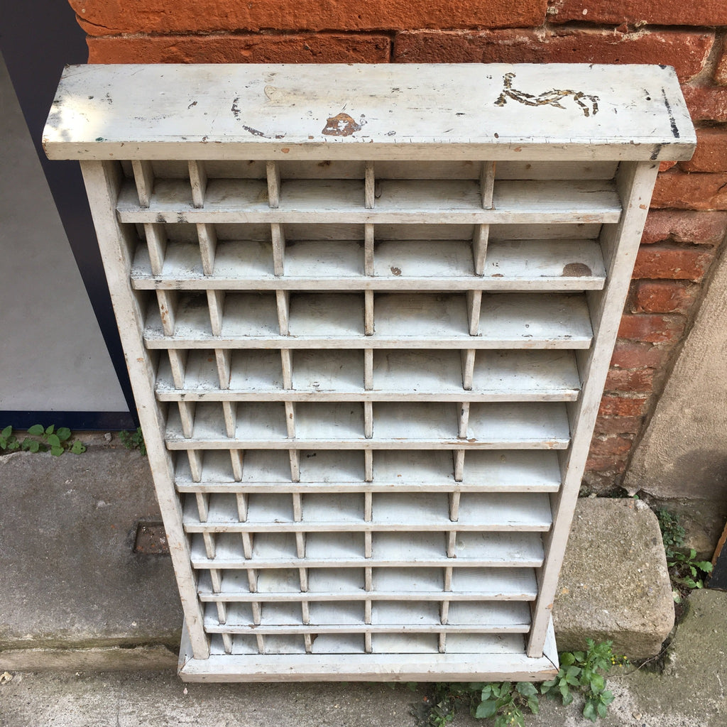 Petit meuble d'imprimerie à casiers