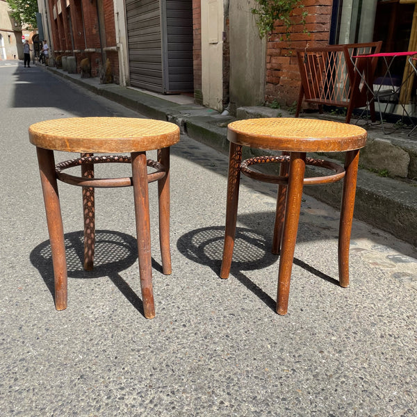 Tabouret en bois courbé et cannage