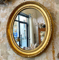 Miroir ovale en bois et stuc doré