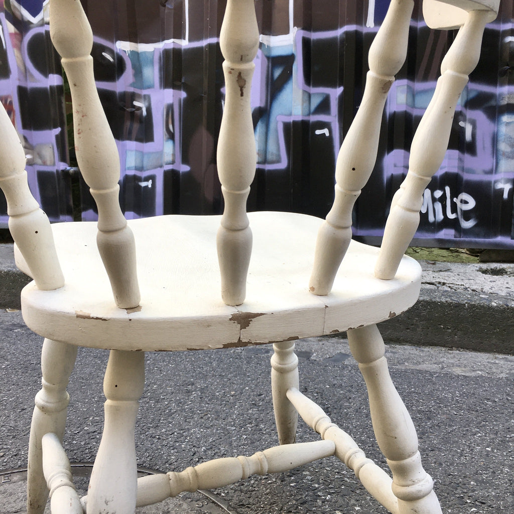 Chaise western en bois peint blanc