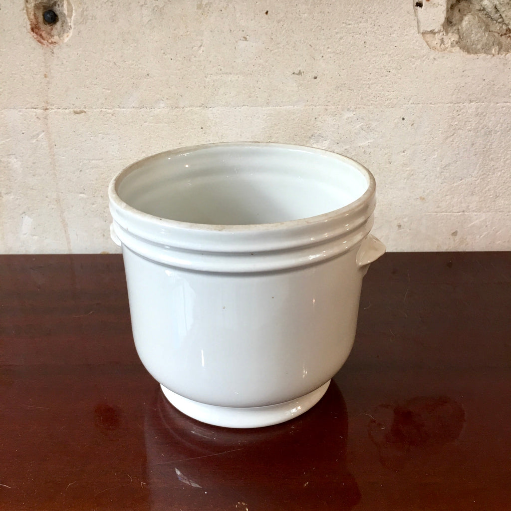 Cache-pot en faïence blanche