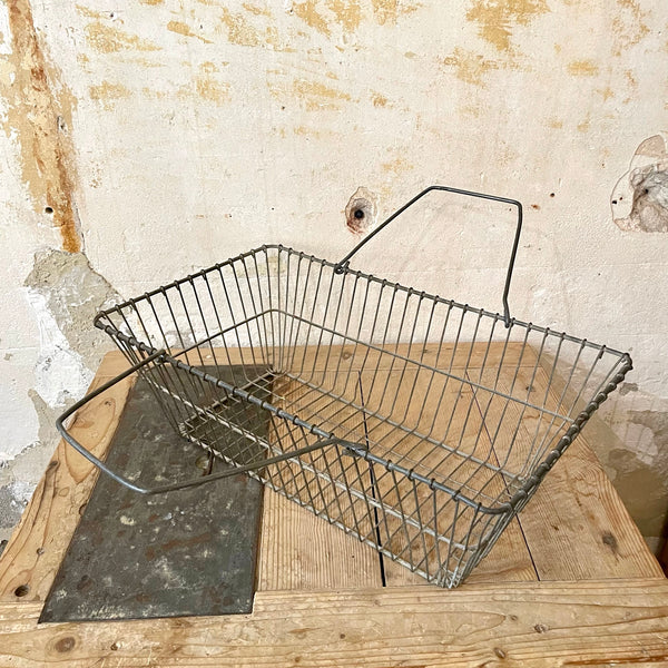 Panier de marché ancien en fil de fer