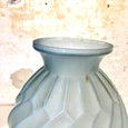 Grand vase Art Déco en pâte de verre bleutée