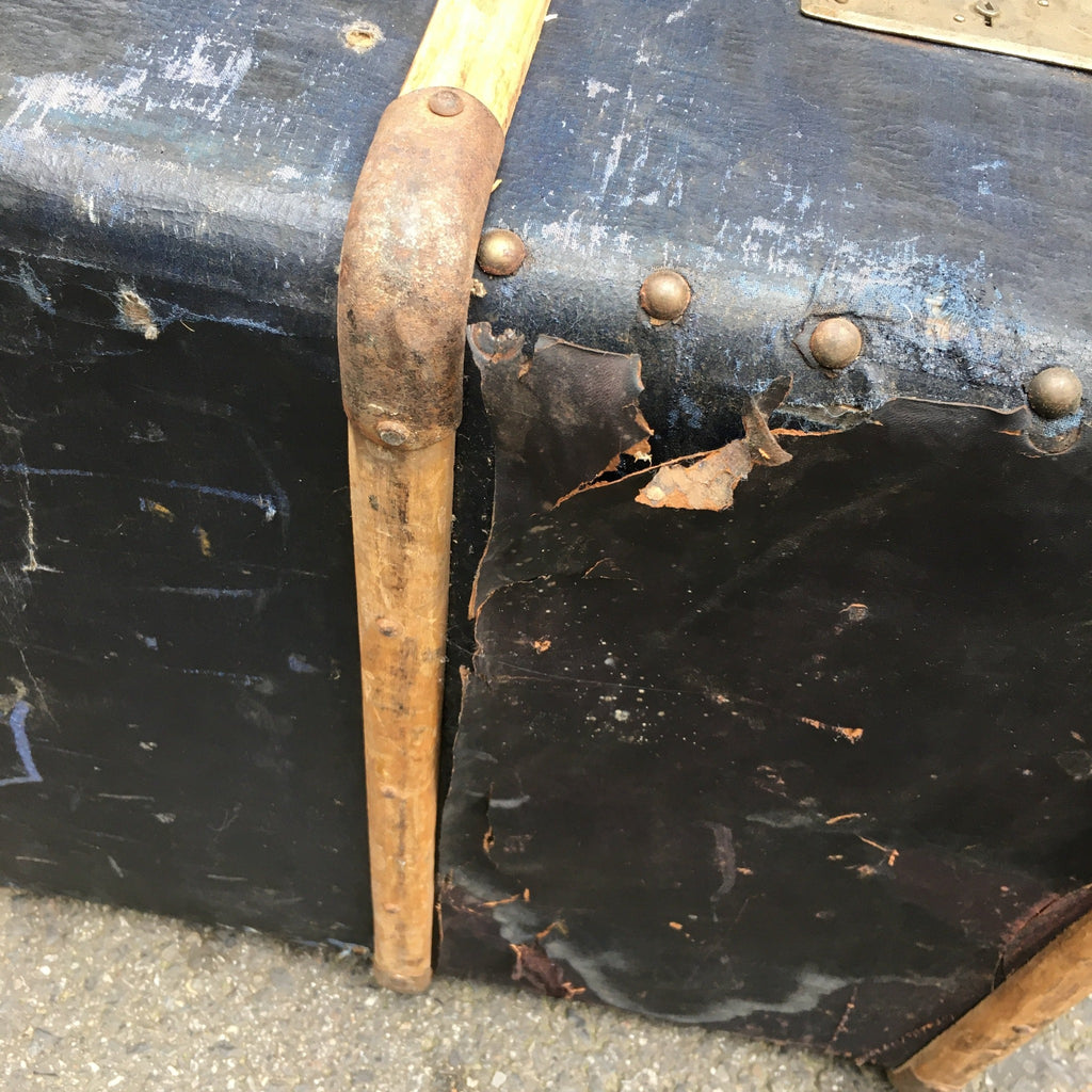 Grosse malle en bois noire