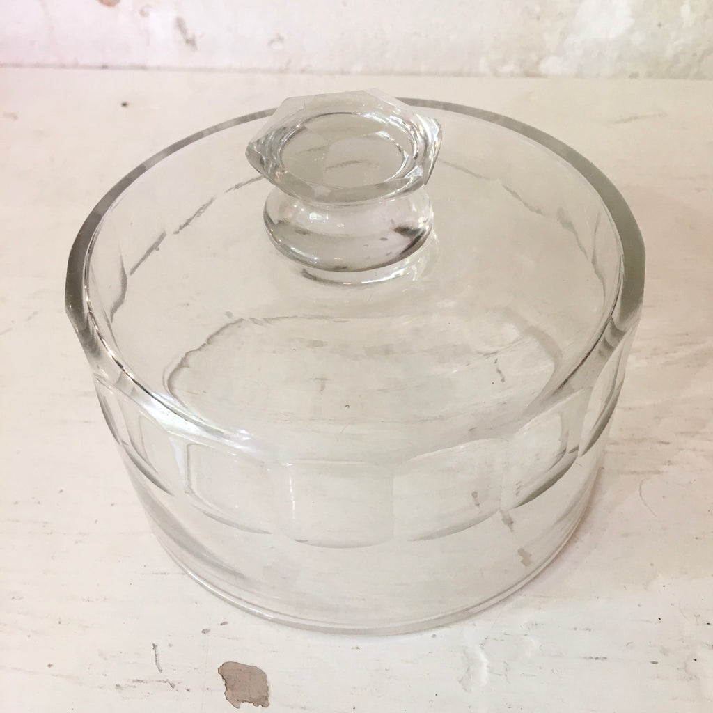 Cloche en verre avec des demi-côtes