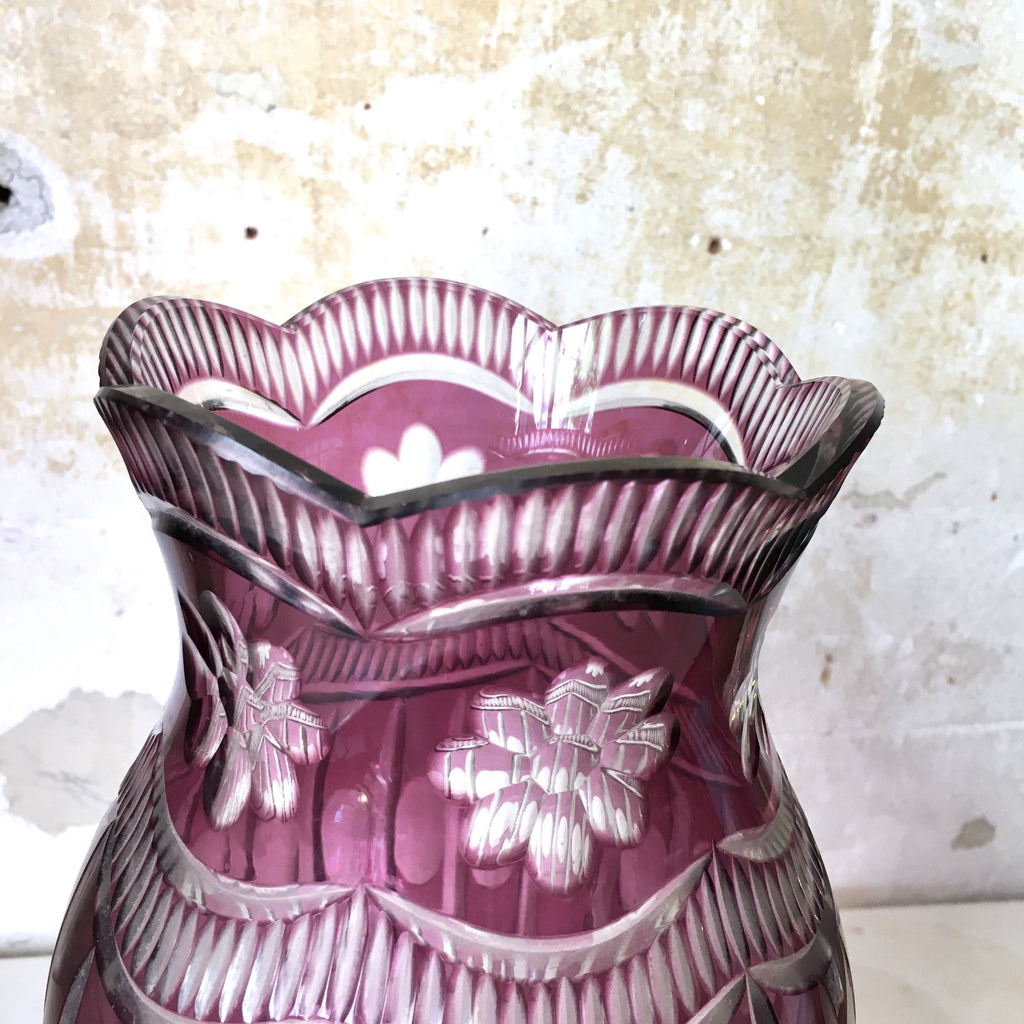 Grand vase en cristal de Bohème violet