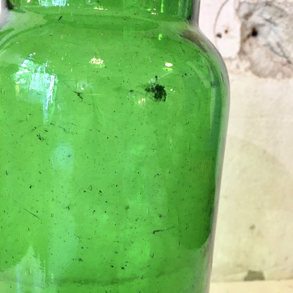 Grand bocal avec bouchon en verre moulé de couleur verte