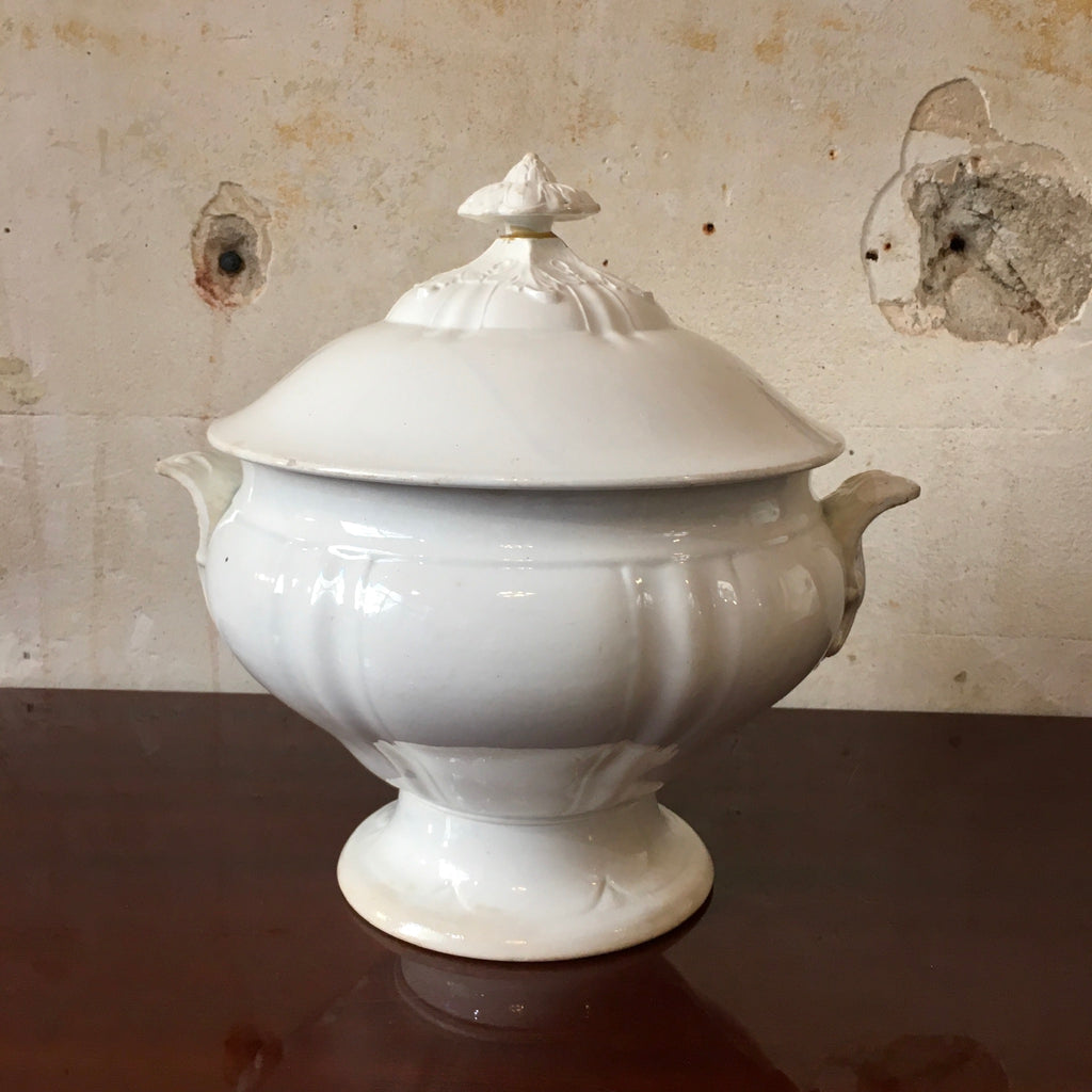 Soupière blanche Vieillard Bordeaux XIXe