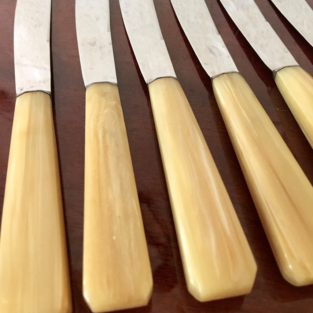 Couteaux vintage manche en résine